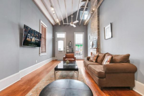 Cozy and Charming House Close to St Charles Ave